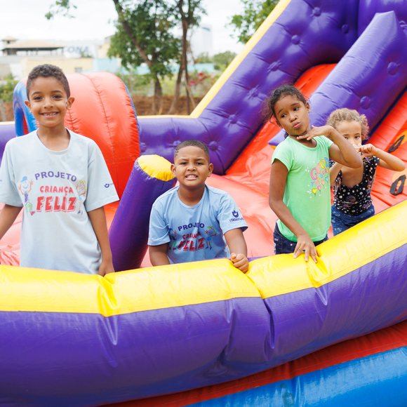 Crianças do Projeto Criança Feliz em atividade recreativa