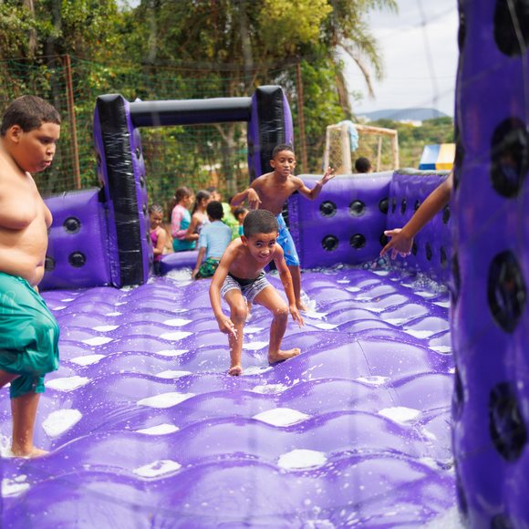 Crianças do Projeto Criança Feliz em atividade recreativa