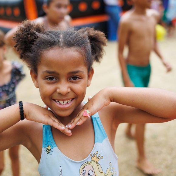 Crianças do Projeto Criança Feliz em atividade recreativa