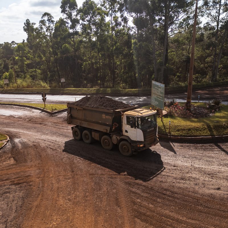 Truck hauling ore at the Itaminas mine