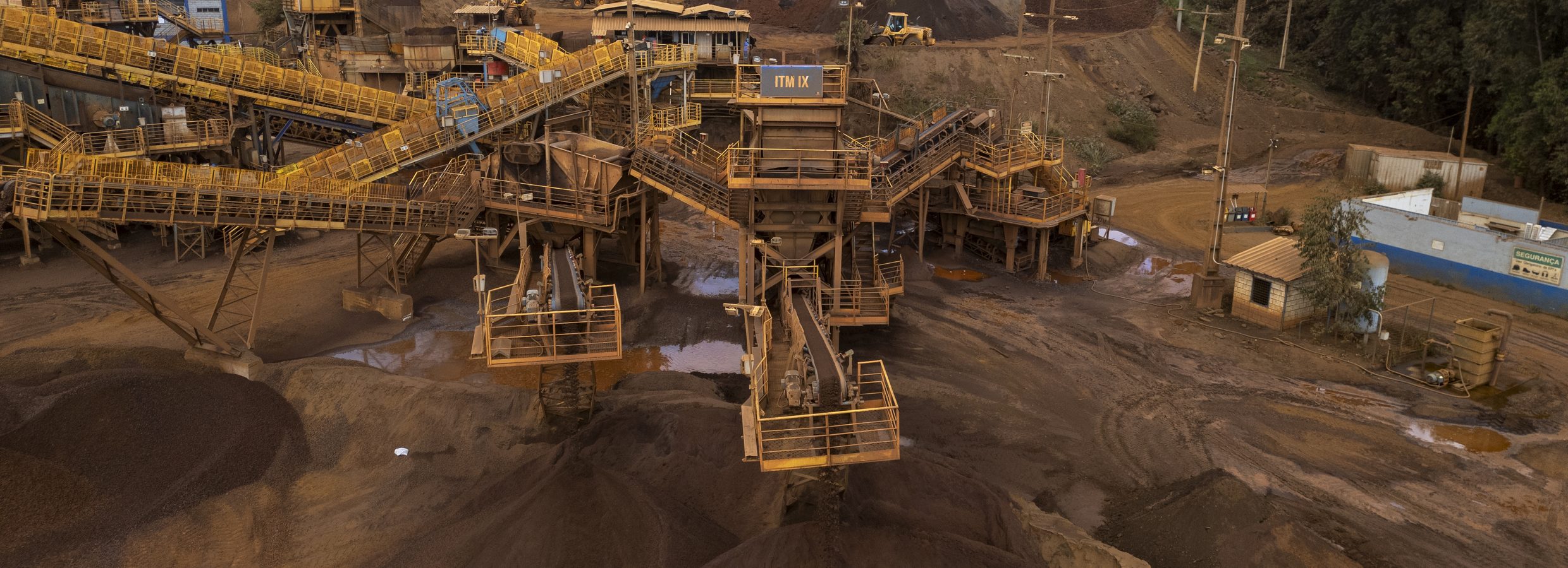 View of the Itaminas processing plant in Sarzedo